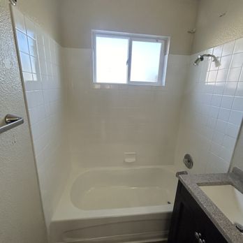 JC Renovation - Tub resurfacing repair - Handyman Near Me JC Renovation - Tub resurfacing repair - Handyman Near Me