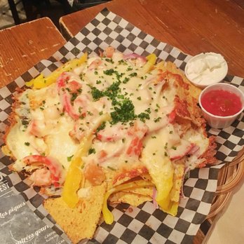 Le Pourvoyeur - Nachos - Breakfast & Brunch Near Me - Montreal, Quebec Le Pourvoyeur - Nachos - Breakfast & Brunch Near Me - Montreal, Quebec