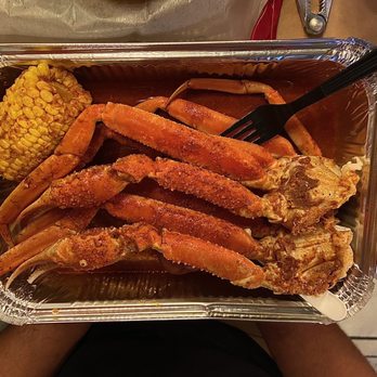 Outcast Seafood - 1 pound snow crab with new potatoes and corn - Seafood Near Me - Miramar Beach, Florida Outcast Seafood - 1 pound snow crab with new potatoes and corn - Seafood Near Me - Miramar Beach, Florida