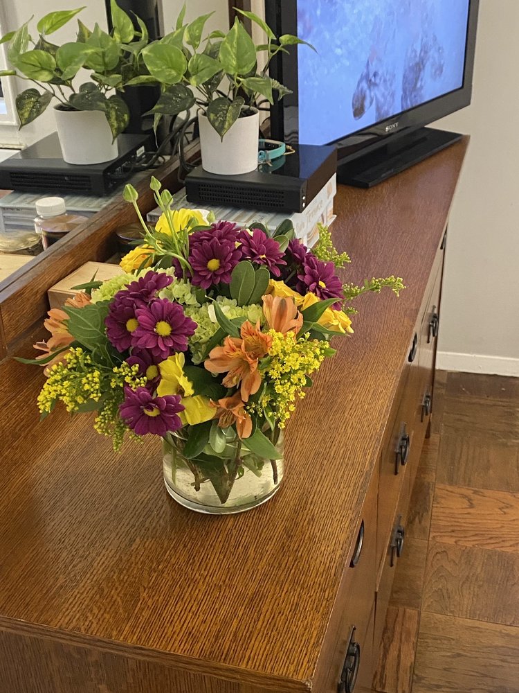 HOLLYWOOD FLOWER SHOP Updated October 2024 32 Photos & 11 Reviews