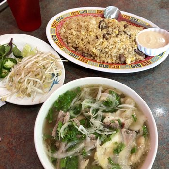 PHO KING - Beef Pho Small Combo W/ Added Tendons. Great broth and flavorful meats - Vietnamese Near Me - Clarksville, Tennessee