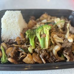Griddle Mongolian Grill - Eastvale - Mongolian Beef with veggies delicious