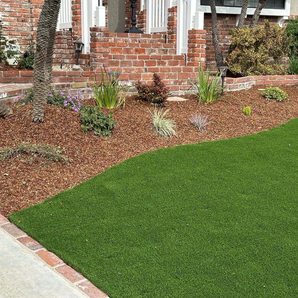 SH Landscaping - Landscaped front yard, plants and artificial lawn - Landscaping Near Me SH Landscaping - Landscaped front yard, plants and artificial lawn - Landscaping Near Me