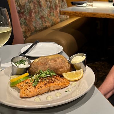 Chalet Restaurant & Bar by null