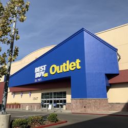 Best Buy Outlet - Exterior formerly Best Buy now an outlet!