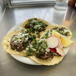 Taqueria Tehuacan - Tacos de cabeza con tortilla hecha mano
