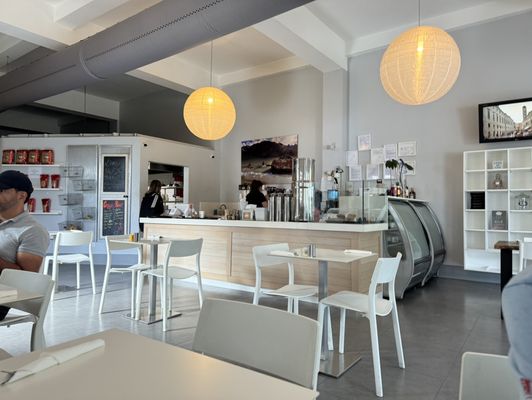 Lluvia Deli Bar & Artefacto by null