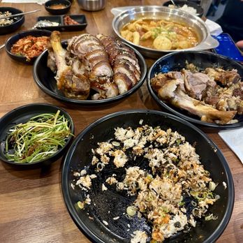 Hanyang Jokbal - June 30, 2024 - Dinner with friends - Korean Near Me - Toronto, Ontario Hanyang Jokbal - June 30, 2024 - Dinner with friends - Korean Near Me - Toronto, Ontario