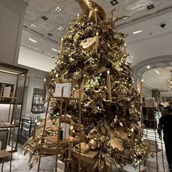 Bergdorf Goodman - Holiday decor 2024