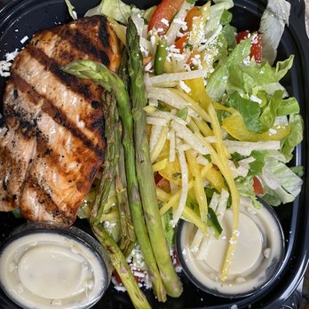 Cafe Melissa - Grilled salmon salad - American Near Me - Avon Lake, Ohio