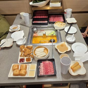 Haidilao Hotpot Flushing - Kobe beef belly, pork belly, short rib, wagyu steak, rice cakes, bok choy, ramen, udon noodles, bean curd, crispy pork & fried mantou buns - Hot Pot Near Me - Flushing, New York