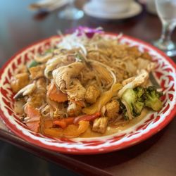 Thai Diner Restaurant - Chicken, vegetables and tofu Pad Thai