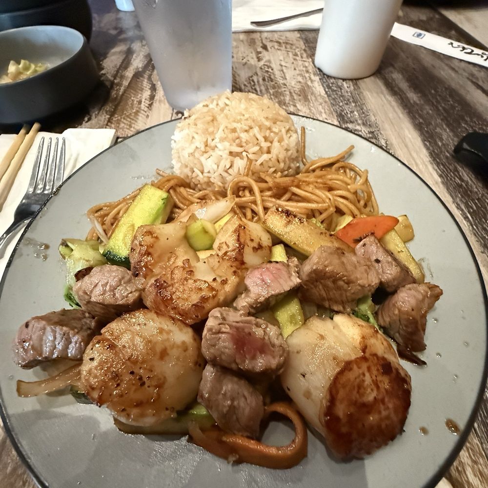 Steak & Scallop Hibachi Lunch!! Steak & Scallop Hibachi Lunch!!