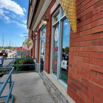 The Perfect Scoop - Storefront - Desserts Near Me - Port Perry, Ontario