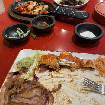 Gonzalez Y Gonzalez - Shredded beef enchiladas in the front and chicken fajitas in the back don't get that refried beans if you have a dairy allergy!! - Mexican Near Me - Las Vegas, Nevada Gonzalez Y Gonzalez - Shredded beef enchiladas in the front and chicken fajitas in the back don't get that refried beans if you have a dairy allergy!! - Mexican Near Me - Las Vegas, Nevada