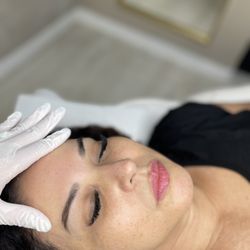 The Bella Beauty Bar and MedSpa - "Transform your look with the latest beauty treatments at The Bella Beauty Bar! Our team of expert technicians offers a range of services in