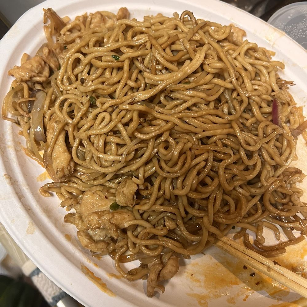 Bao Bao House - What I received when I ordered the Mushroom Chicken Fried Noodle dish - Chinese Near Me - Eugene, Oregon Bao Bao House - What I received when I ordered the Mushroom Chicken Fried Noodle dish - Chinese Near Me - Eugene, Oregon