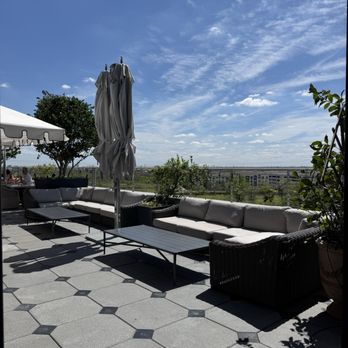 Aperitivo - Outside - Cocktail Bars Near Me - Houston, Texas