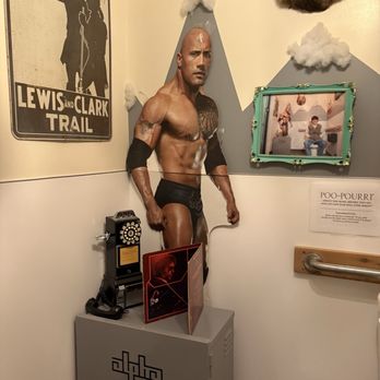 Egg Mann and Earl - Bathroom decor - Breakfast & Brunch Near Me - Boise, Idaho