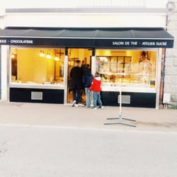 Pâtisserie Pièr-Marie - Une vitrine qui appelle à la gourmandise dès l'extérieur.