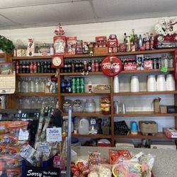 El Saltarin Deli & Newsstand - Inside