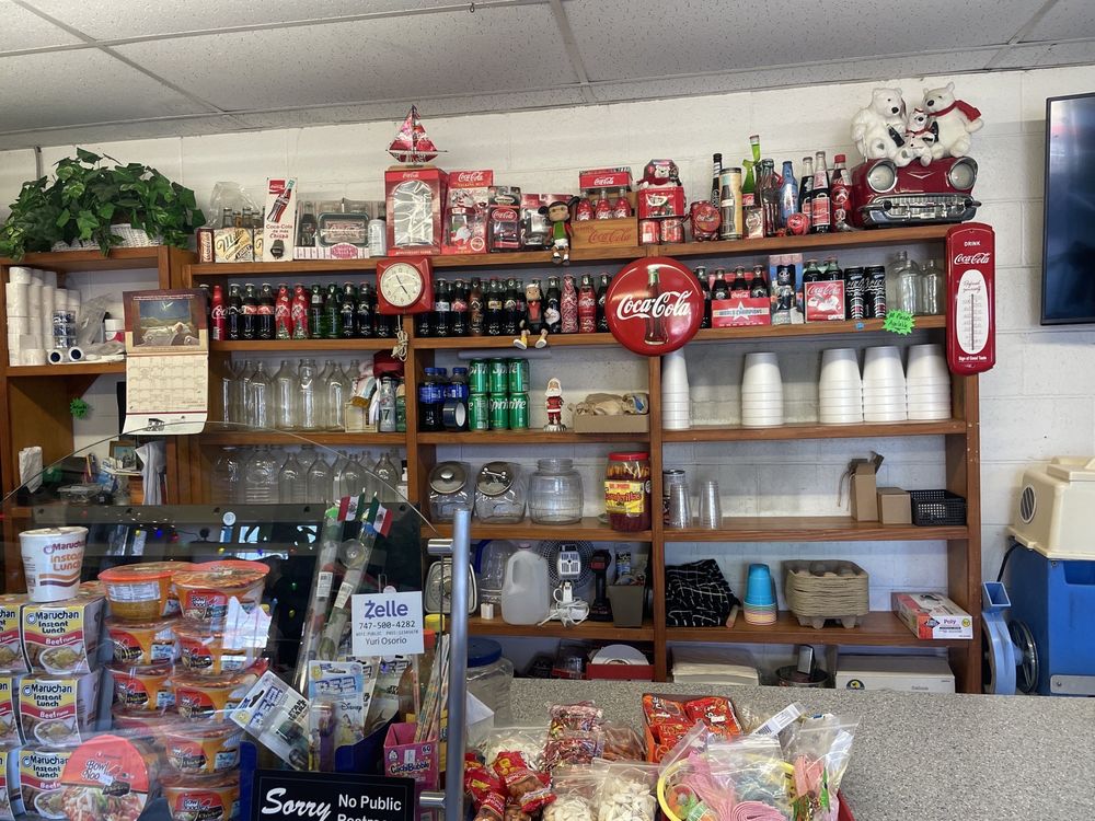 El Saltarin Deli & Newsstand