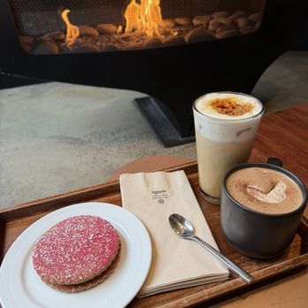 Starbucks Reserve Roastery - Holiday coffee cookie, eggnog caramel brûlée latte, tiramisu latte - Coffee Roasteries Near Me - New York, New York
