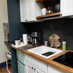 The Leavitt Street Inn & Tavern - Shared kitchen area