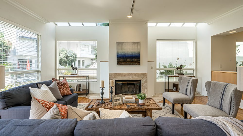 DENISE FASTRE/MAX ESTATE PROPERTIES Updated August 2024 11 Photos