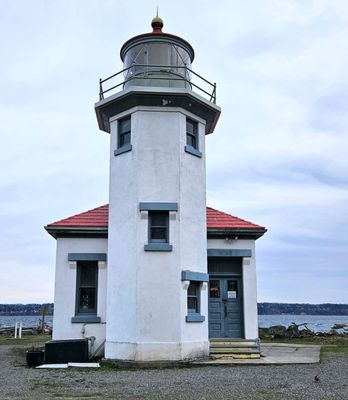 Point Robinson Lighthouse by null