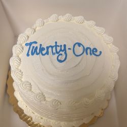 Publix Super Markets - Top is uneven, handwriting is horrible, pipping on the top was supposed to be bigger and closer together