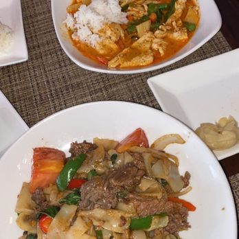 Thai Select - Drunken Noodles and Red Curry - Thai Near Me - Arlington, Virginia Thai Select - Drunken Noodles and Red Curry - Thai Near Me - Arlington, Virginia