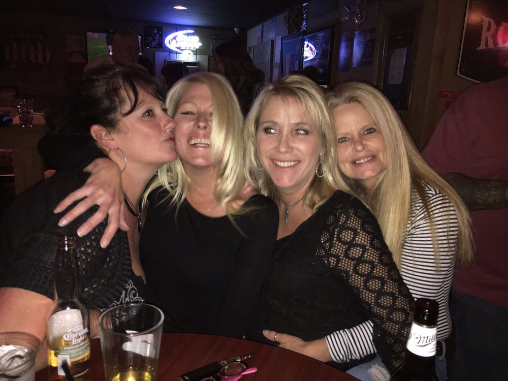 B-Man's 140 Tavern Image