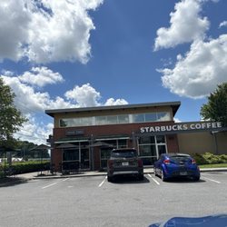 Starbucks - Nice store, but 1 star customer service