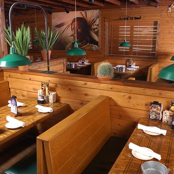 Texas Roadhouse - the dining area of the restaurant - American Near Me - Texarkana, Texas