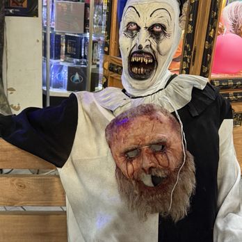 Abracadabra NYC - Costumes Near Me - New York, New York