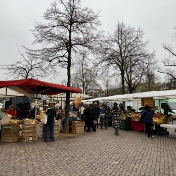 Noordermarkt - Noordermarkt bustling on a grey Saturday morning - Local Flavor Near Me - Amsterdam, New Hampshire Noordermarkt - Noordermarkt bustling on a grey Saturday morning - Local Flavor Near Me - Amsterdam, New Hampshire
