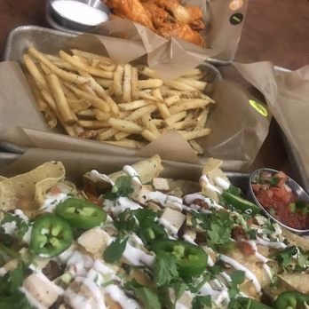 Buffalo Wild Wings - Ultimate Nachos (Ultimate Nachos w/Chicken) French Fries Spicy Garlic Carrot & Celery Boat - American Near Me - Bedford, Texas