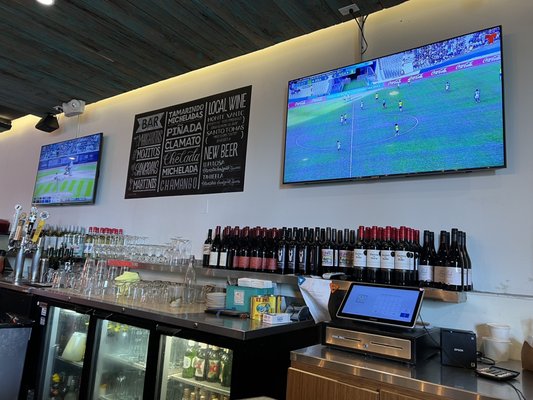 TJ Oyster Bar by null