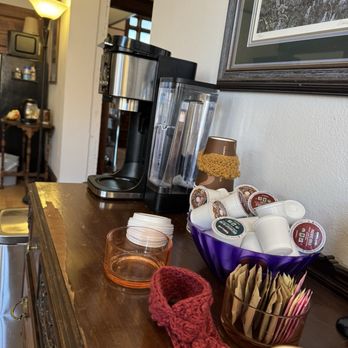 The Boho Buffalo Inn - Coffee set - Hotels Near Me - Buffalo, Wyoming