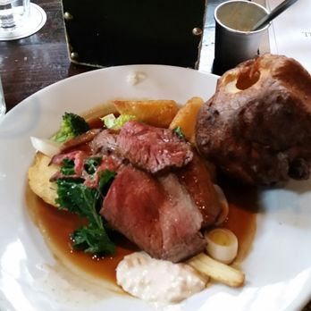 The Town Wall - Magnifique! Roast beef and all the trimmings - Pubs Near Me - Newcastle, XTW