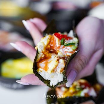 Taisho Japanese Grill - Salmon sushi taco / IG: Ayeween - Japanese Near Me - Toronto, Ontario Taisho Japanese Grill - Salmon sushi taco / IG: Ayeween - Japanese Near Me - Toronto, Ontario