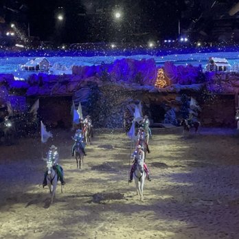 Dolly Parton's Stampede - Christmas Show - Let it snow! - Performing Arts Near Me - Branson, Missouri Dolly Parton's Stampede - Christmas Show - Let it snow! - Performing Arts Near Me - Branson, Missouri