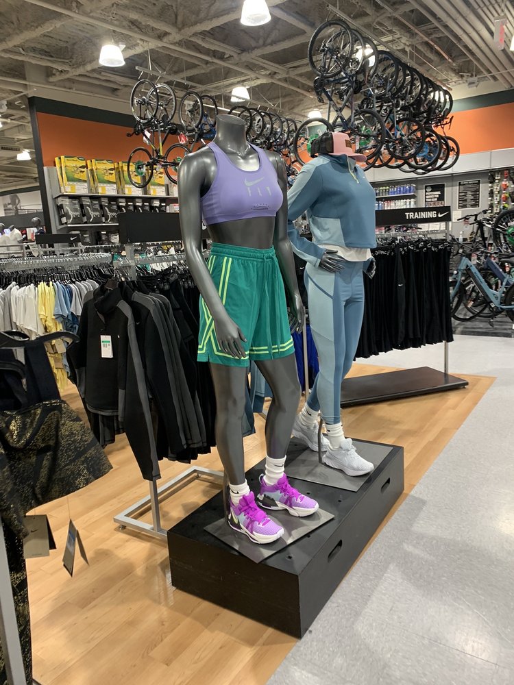 DICK’S SPORTING GOODS Updated August 2024 24 Photos & 77 Reviews