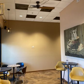 Momentto Coffee - seating - Coffee & Tea Near Me - Chandler, Arizona