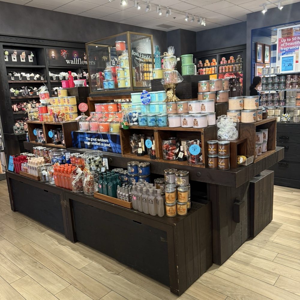 Bath & Body Works - Beautiful candle display - Cosmetics & Beauty Supply Near Me - Orlando, Florida