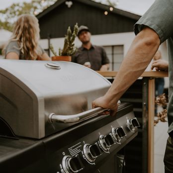 Triangle Motel - Courtyard with outdoor seating and BBQ. - Hotels Near Me - Red Bluff, California Triangle Motel - Courtyard with outdoor seating and BBQ. - Hotels Near Me - Red Bluff, California