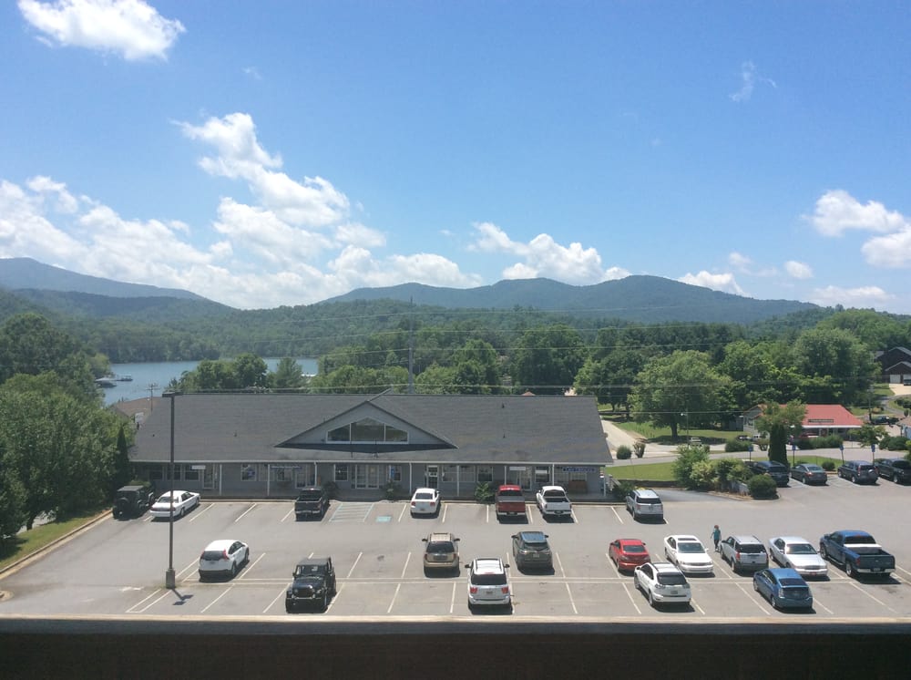 B&G VAPOR Updated September 2024 1717 Hwy 17, Young Harris,