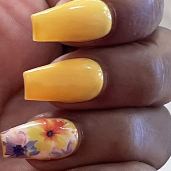 Forever Nail Salon - So beautiful she took her time! She answered every question! I loved her! August 1,2021 - Nail Salons Near Me - San Lorenzo, California