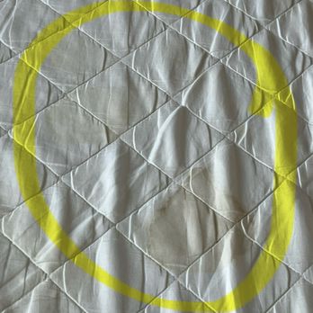 The Delavan Hotel - Obviously Housekeeping doesn't care. Who leaves pissy mattress covers on beds? - Hotels Near Me - Buffalo, New York